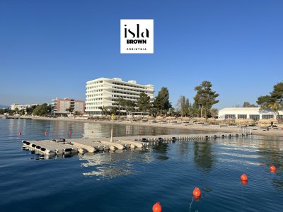 Floating dock for Isla Brown Corinthia